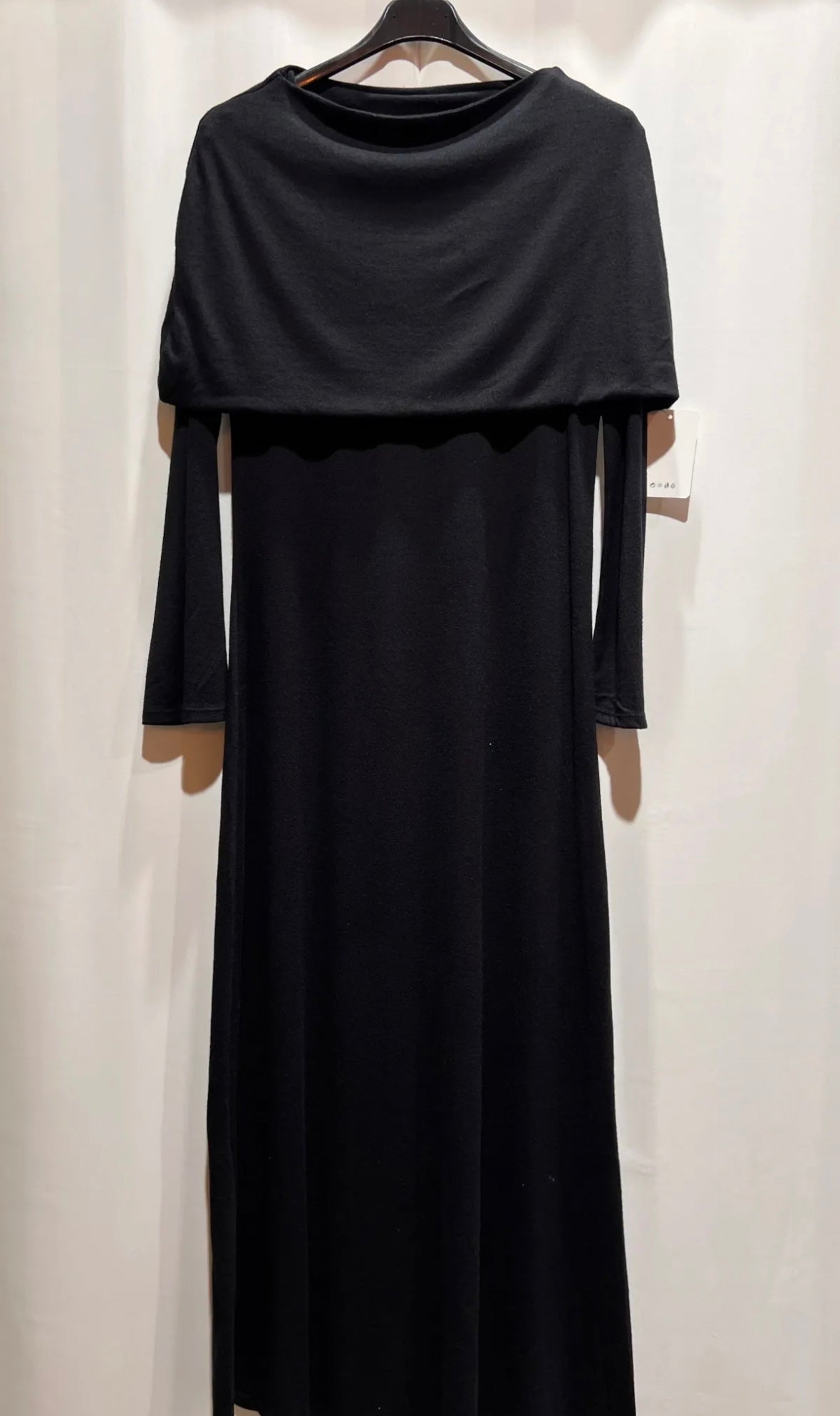 Maxikleid mit Cape-Detail