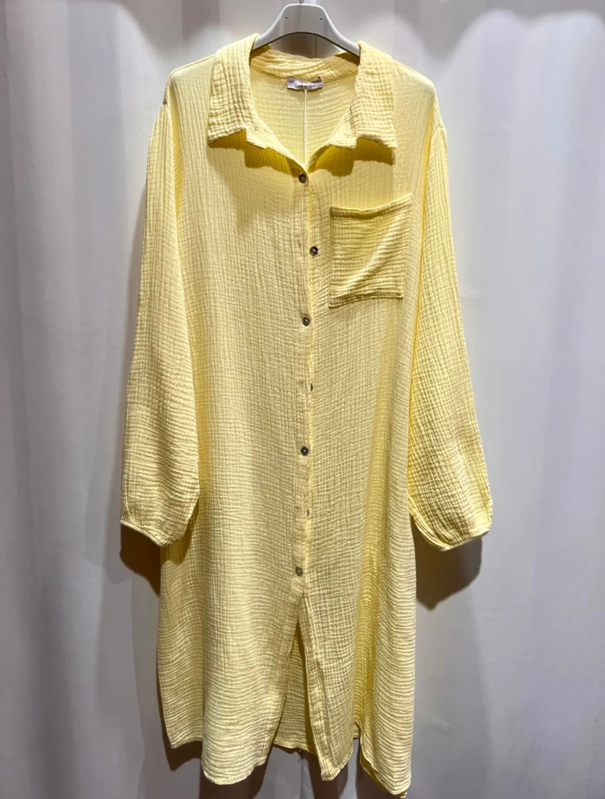 Lange Musselinhemden