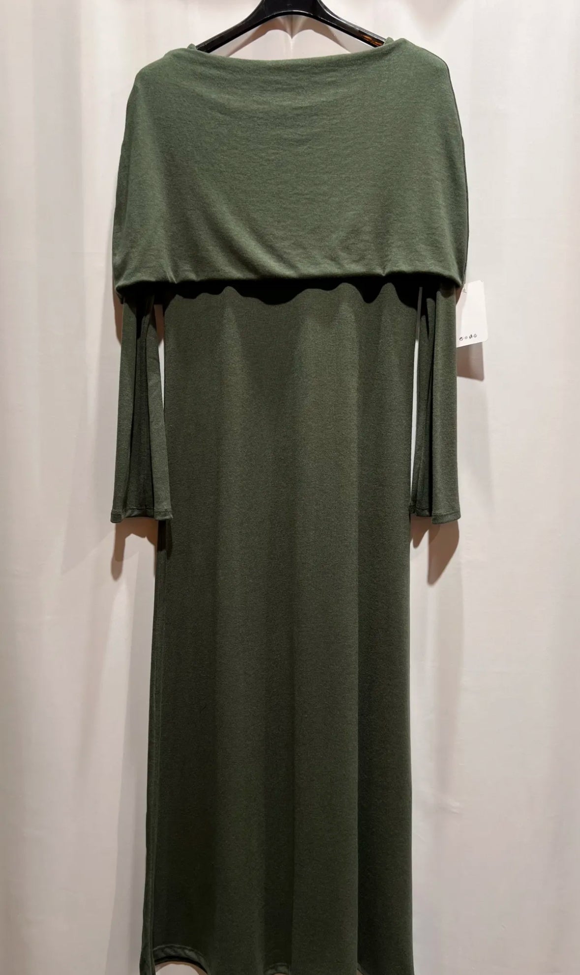 Maxikleid mit Cape-Detail