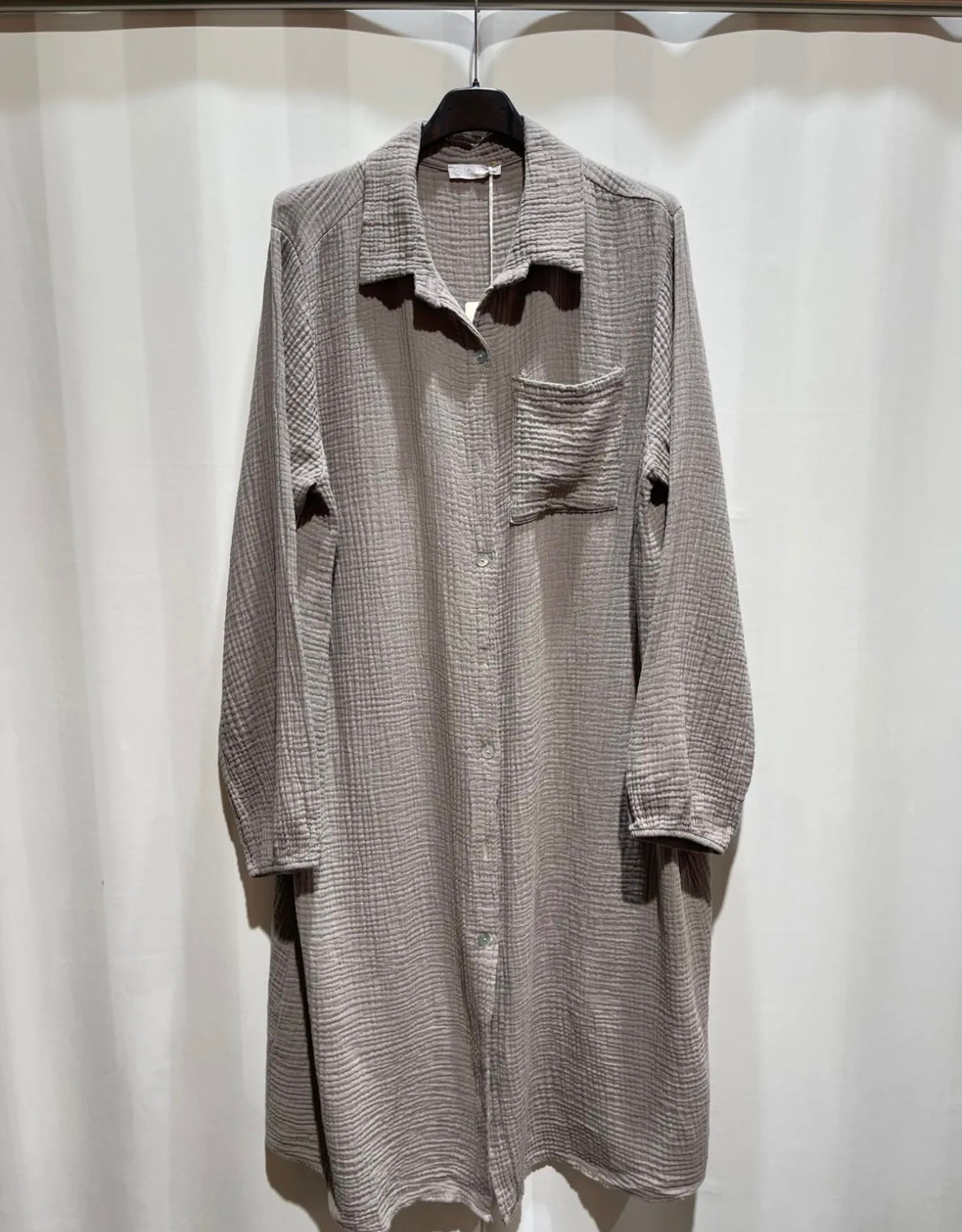 Lange Musselinhemden