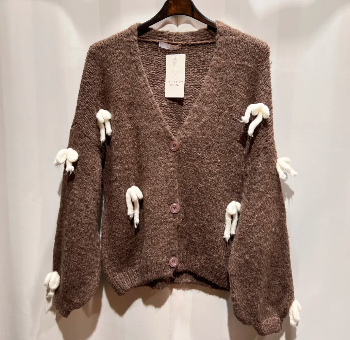 Stickjacke mit Schleife braun