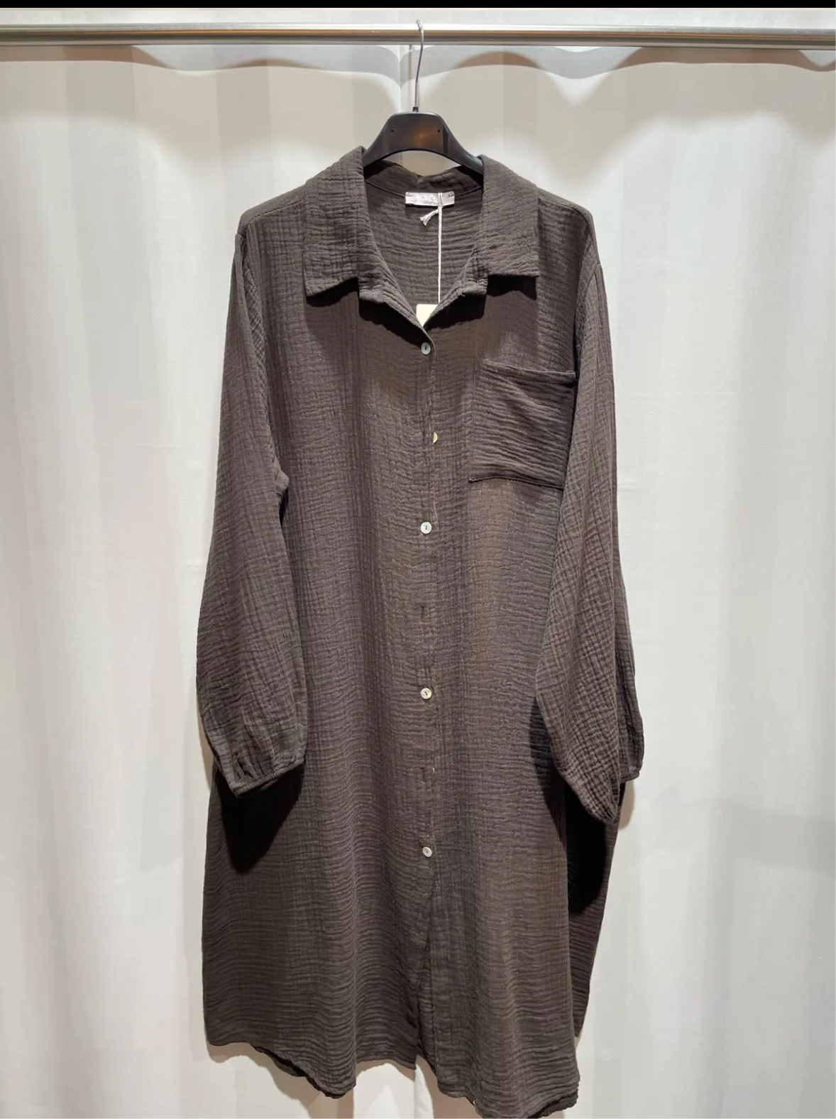 Lange Musselinhemden