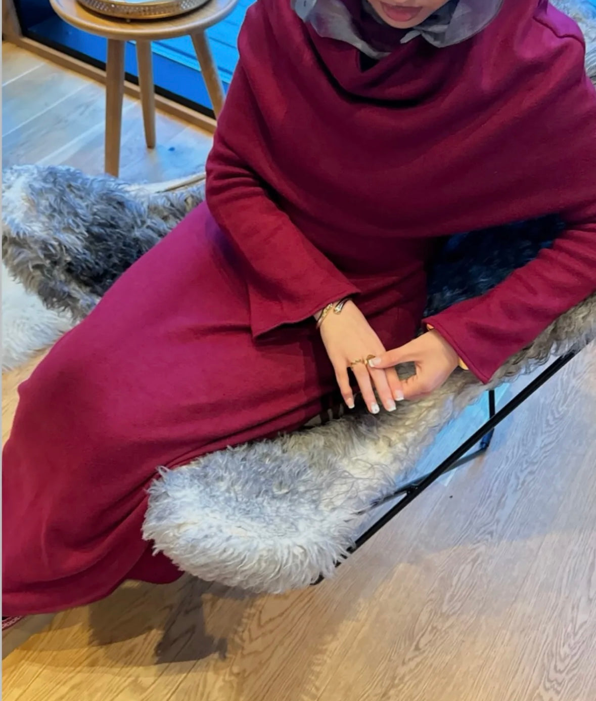 Maxikleid mit Cape-Detail