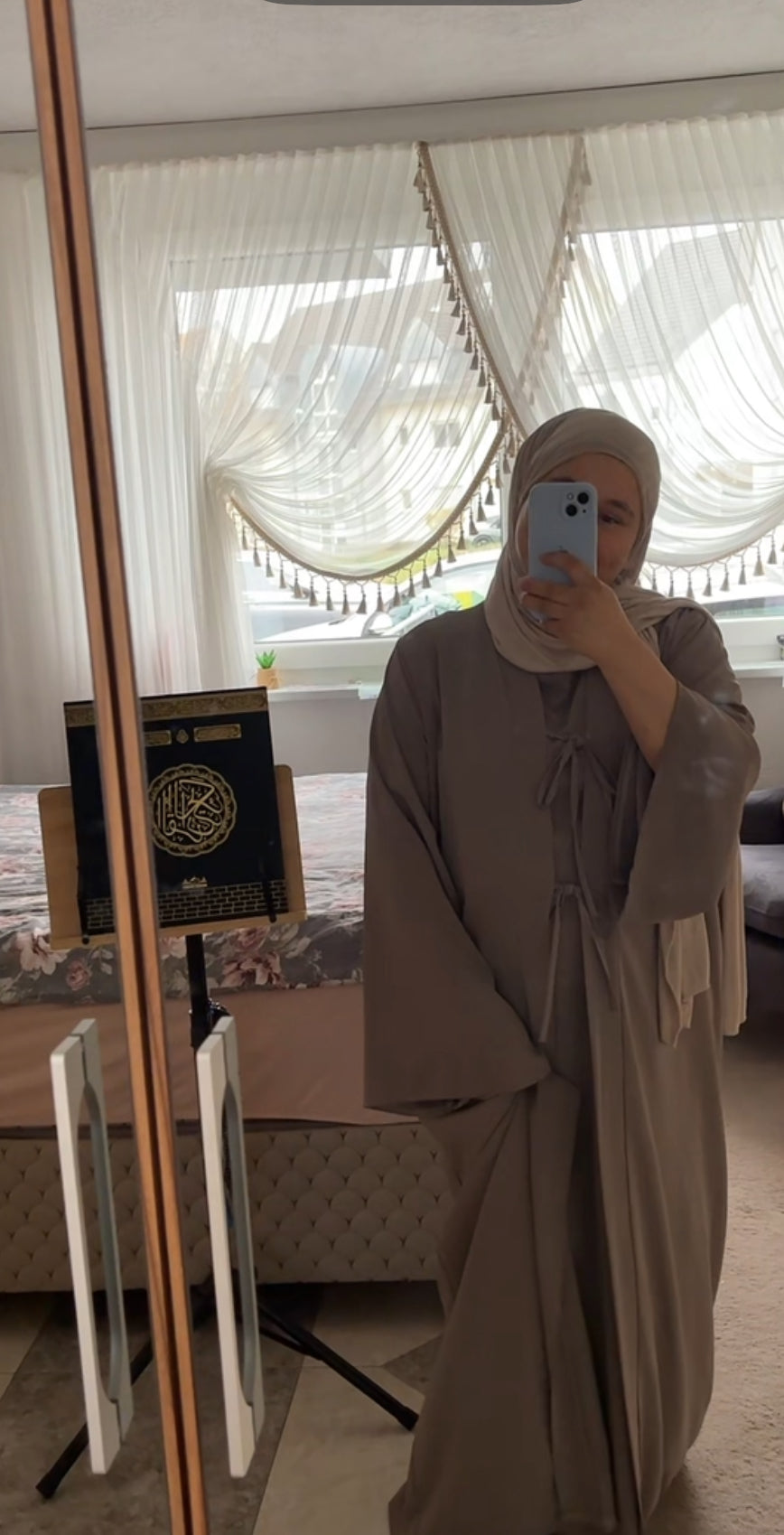 Abaya Nur