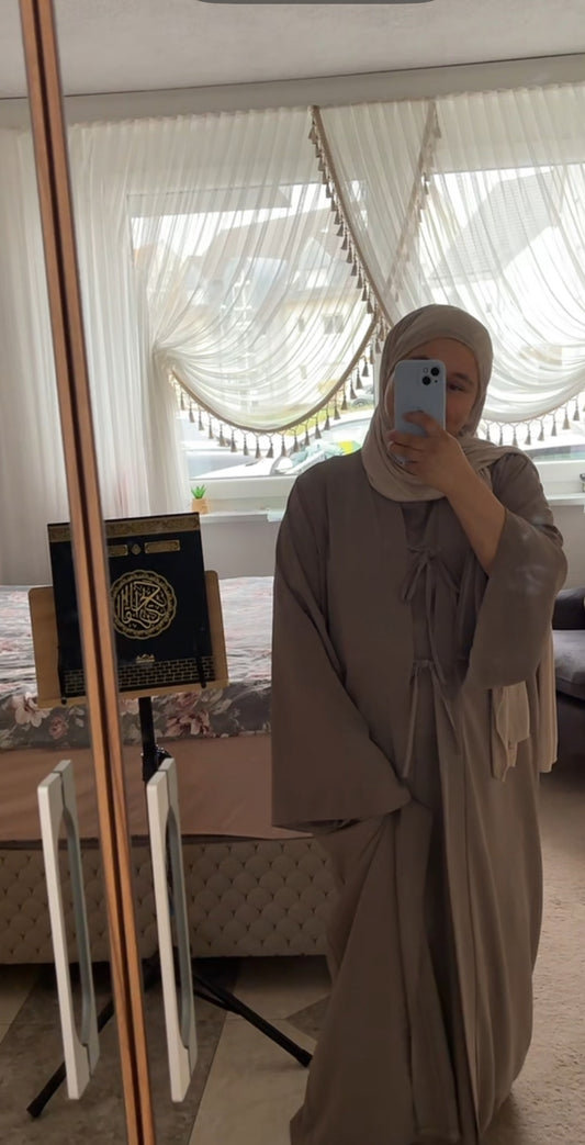 Abaya Nur