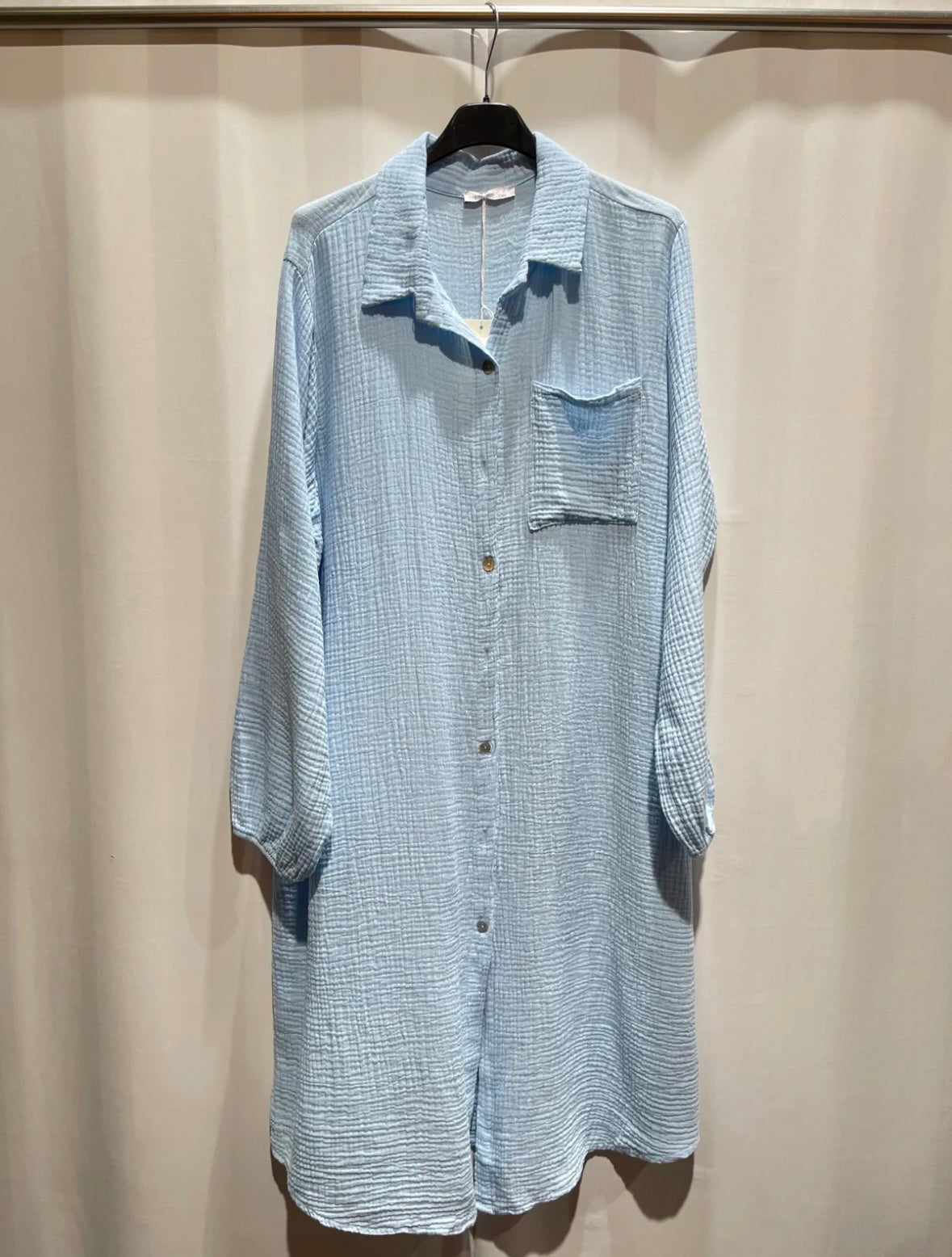 Lange Musselinhemden