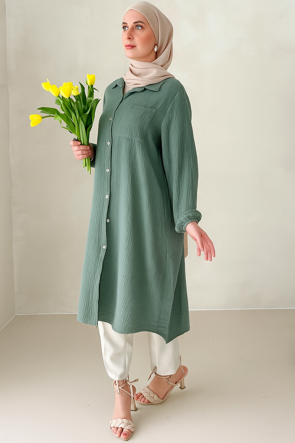 Lange Musselinhemden