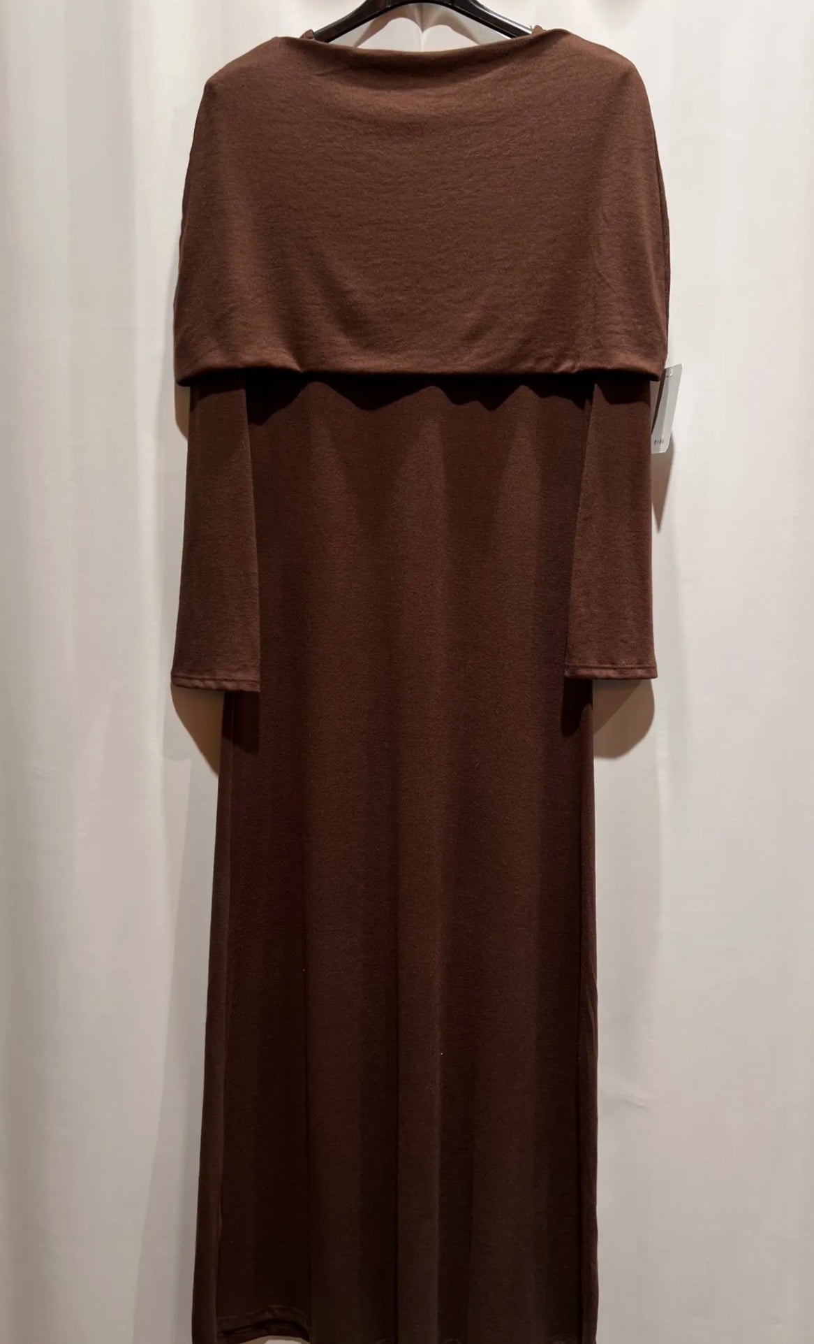 Maxikleid mit Cape-Detail