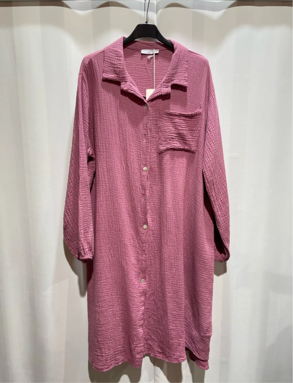 Lange Musselinhemden