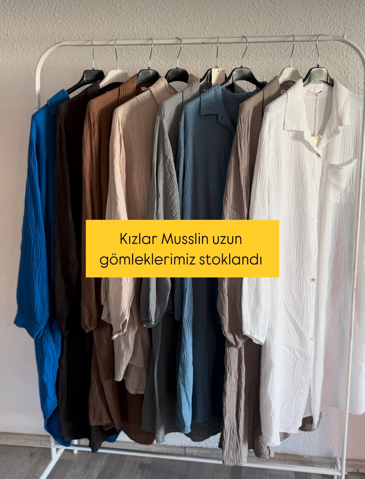 Lange Musselinhemden