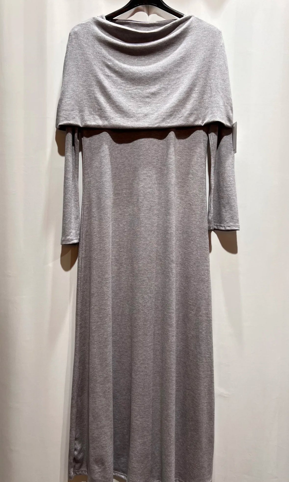 Maxikleid mit Cape-Detail