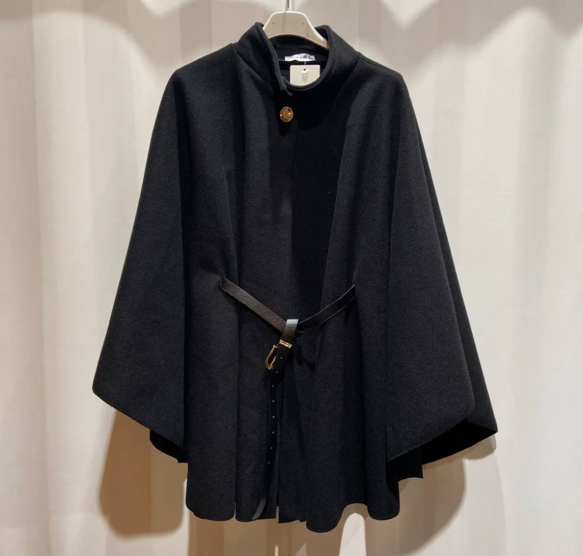 Cape mit Gürtel