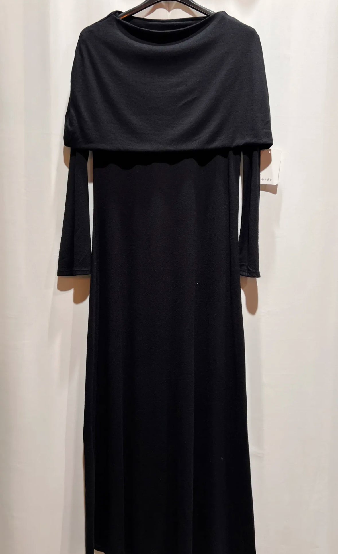 Maxikleid mit Cape-Detail