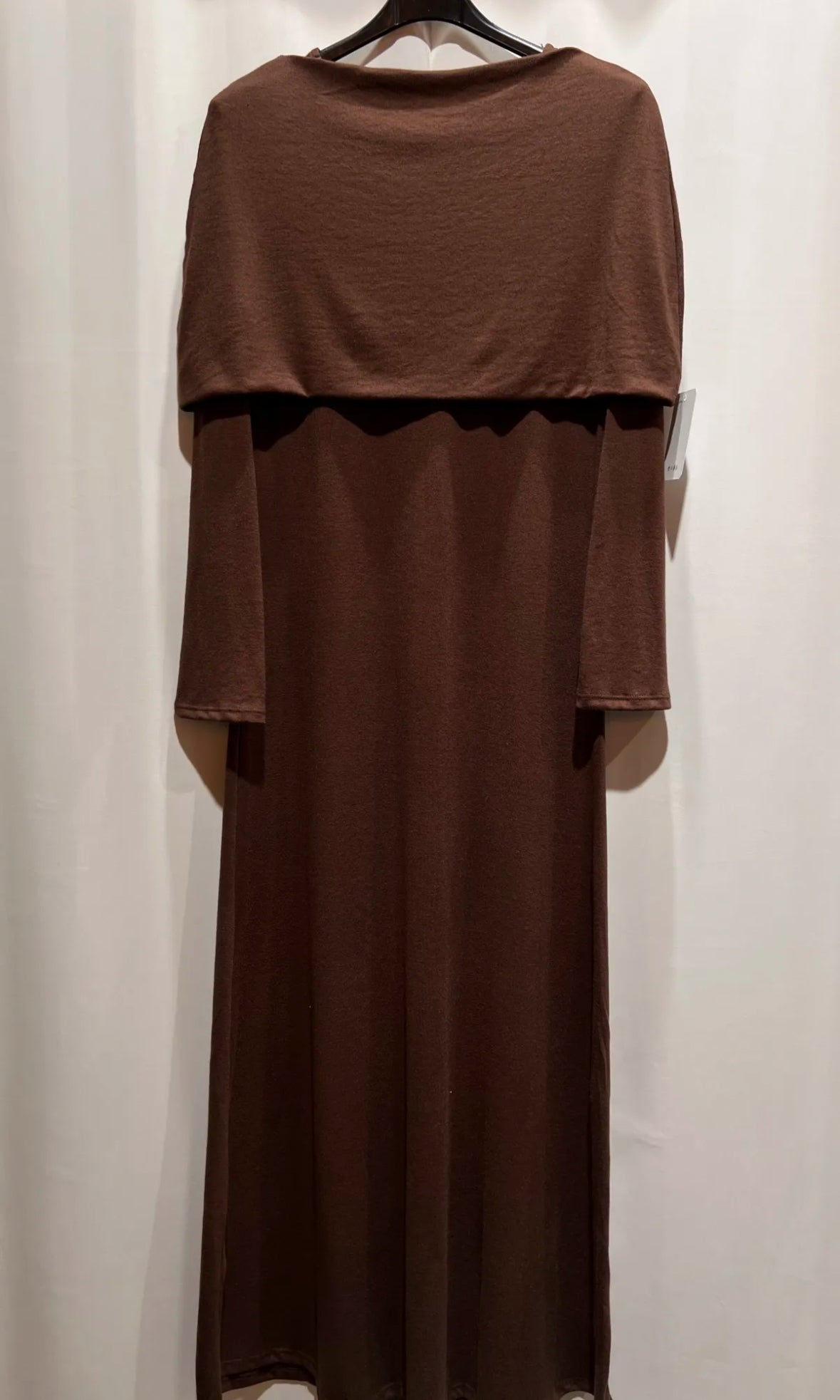 Maxikleid mit Cape-Detail