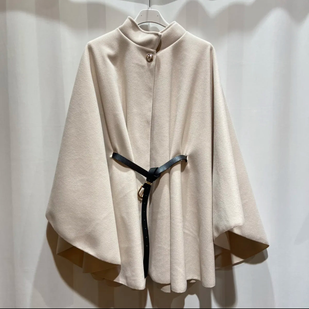 Cape mit Gürtel